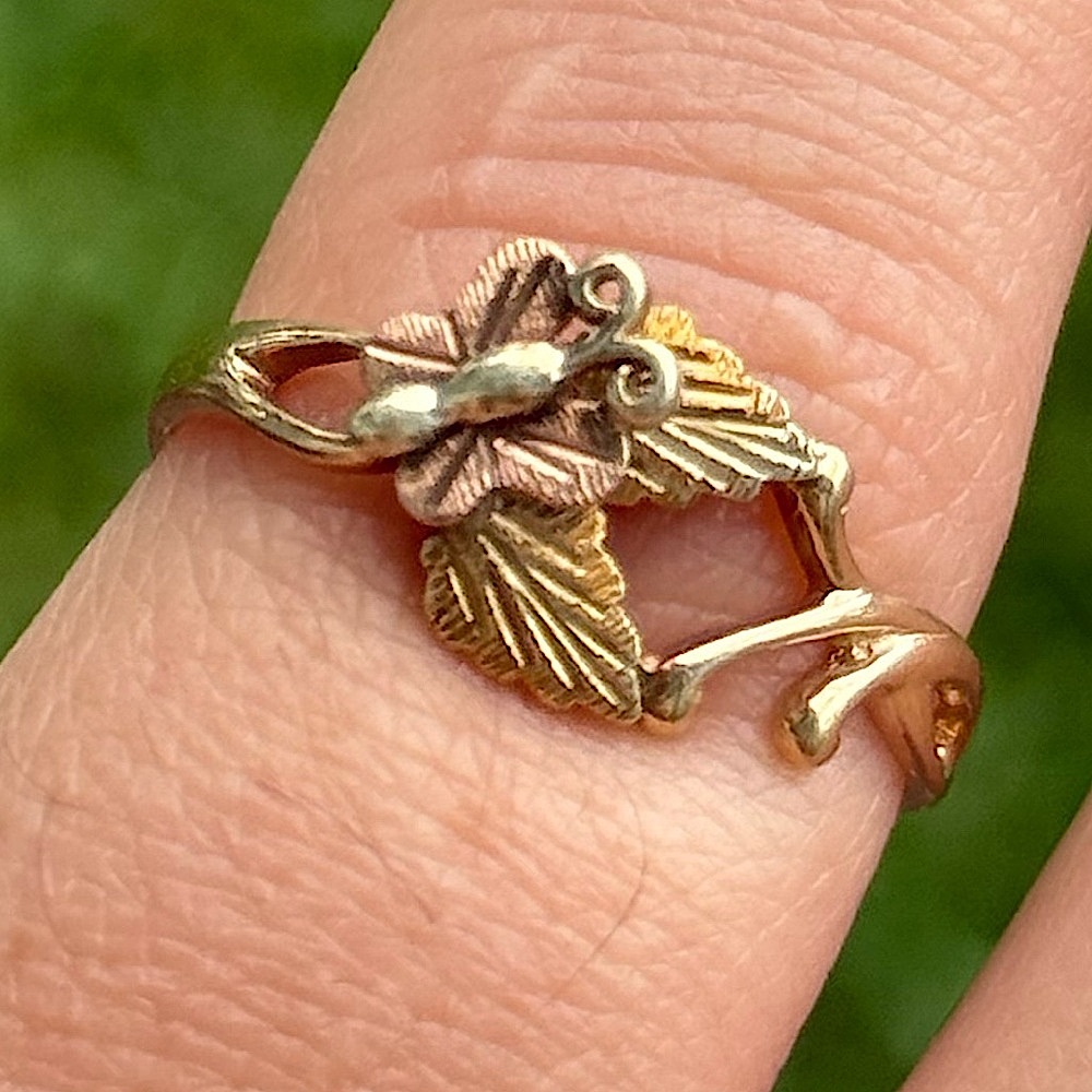 Hallmark 10K Black Hills Gold Butterfly/Leaf band ring